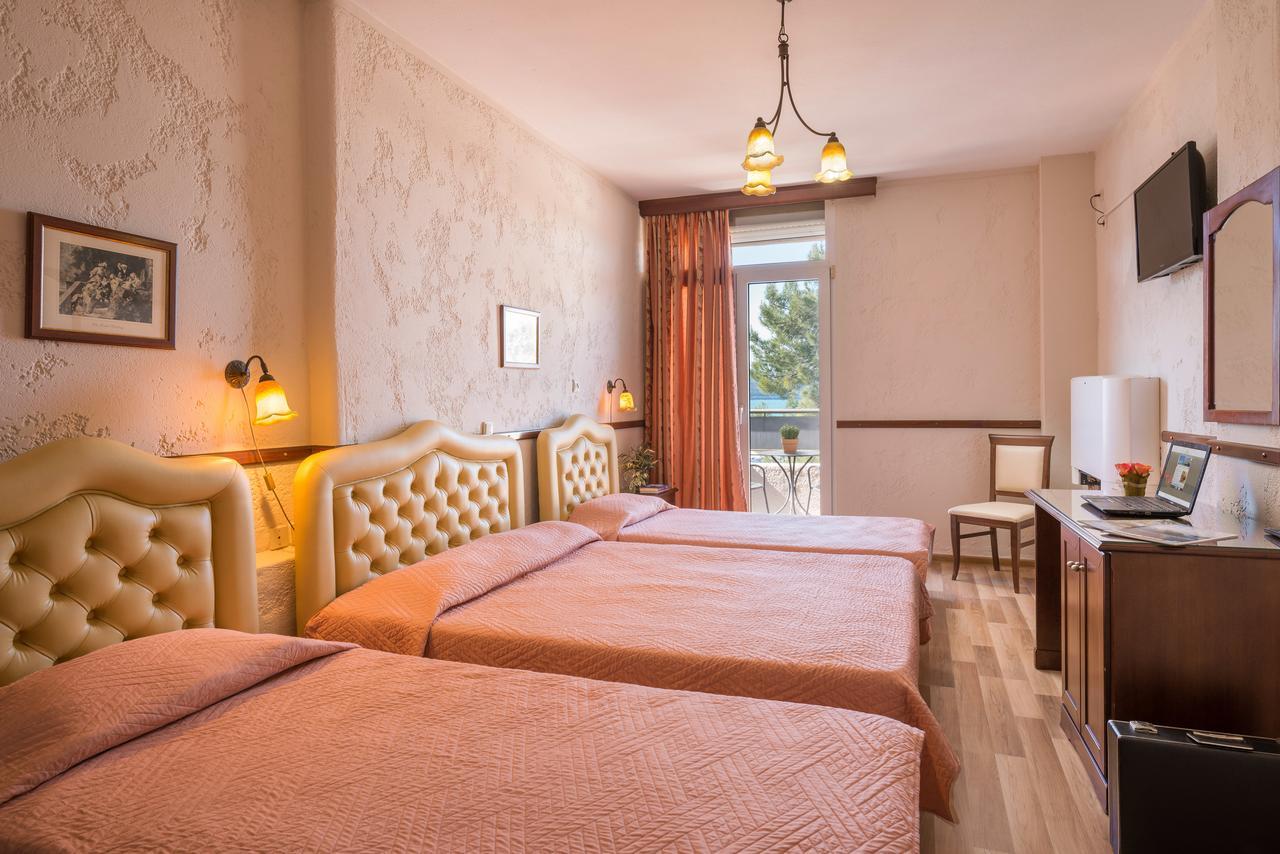 Jolly Hotel Игуменица Екстериор снимка